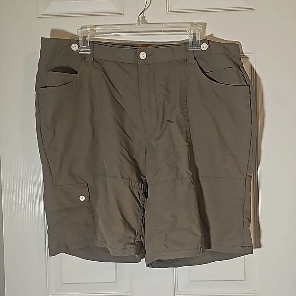 Field and Stream 100% Nylon Quick Dry Outdoor Utility Cargo Shorts Mens Size 38